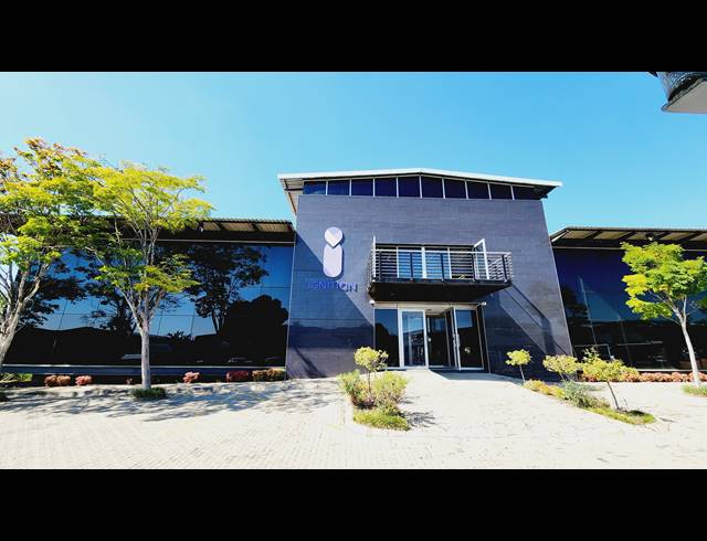 2,221M² SHOWROOM TO LET IN NORTH RIDING